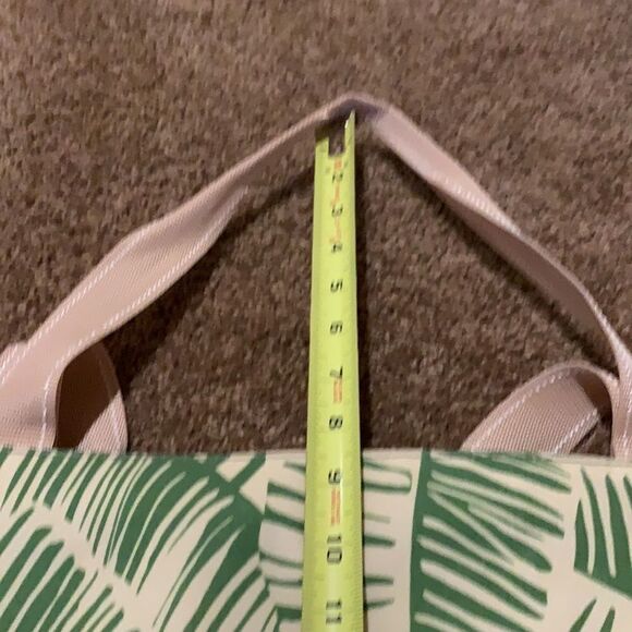 Palm tote with matching pouch. - Picture 9 of 11